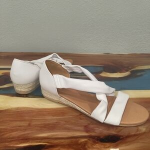 Dream Pairs White Sandals Size 8